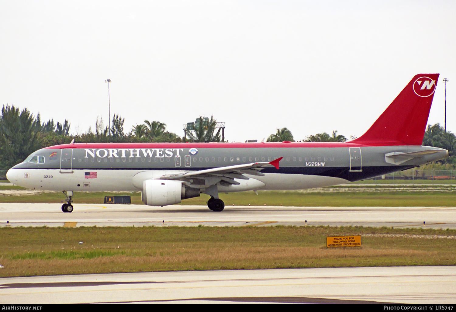 Aircraft Photo of N329NW | Airbus A320-211 | Northwest Airlines | AirHistory.net #305978