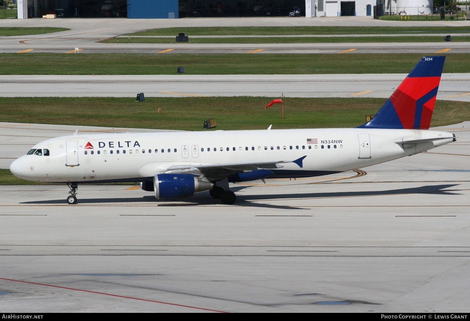 Aircraft Photo of N334NW | Airbus A320-212 | Delta Air Lines | AirHistory.net #306085