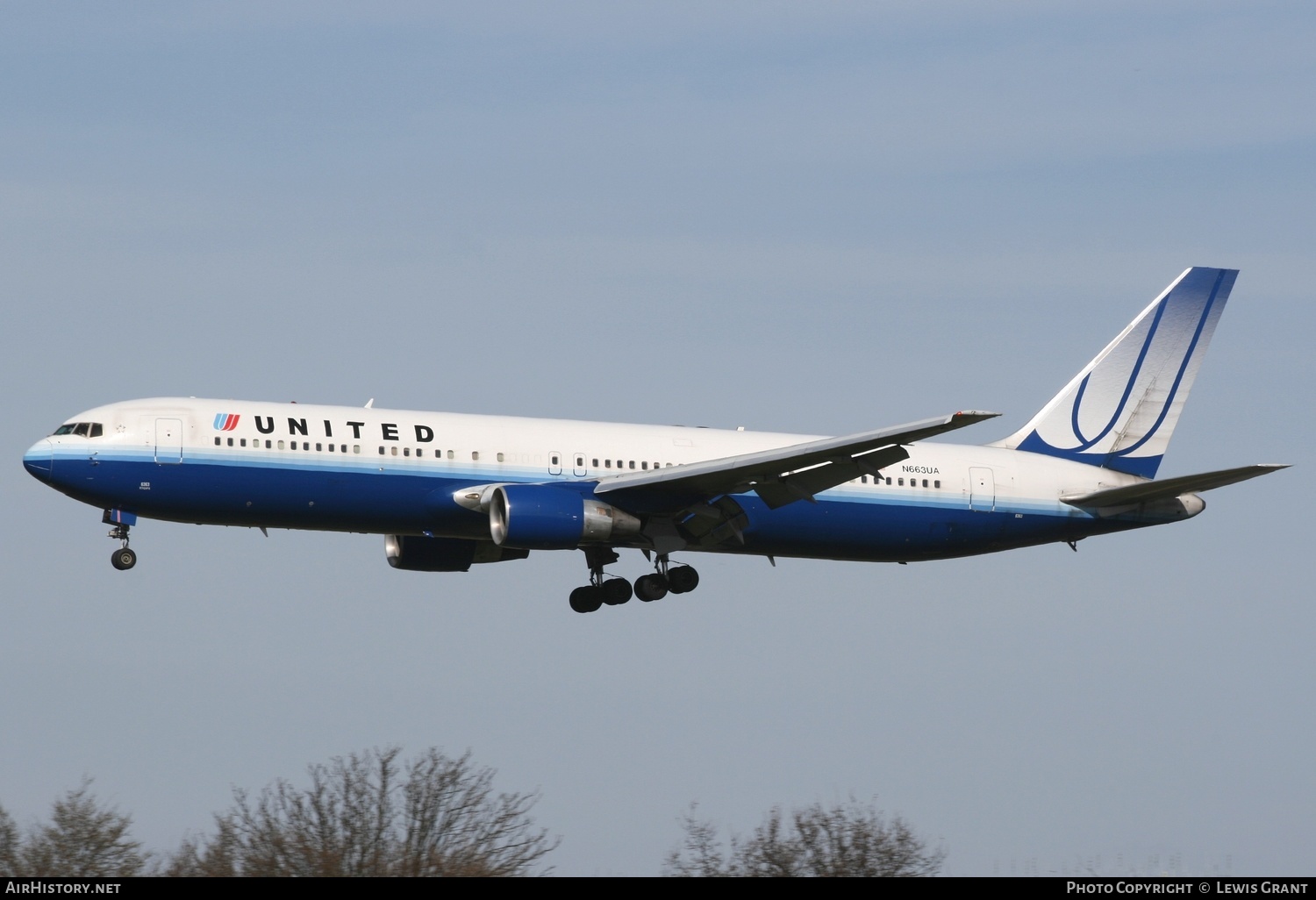 Aircraft Photo of N663UA | Boeing 767-322/ER | United Airlines | AirHistory.net #306213