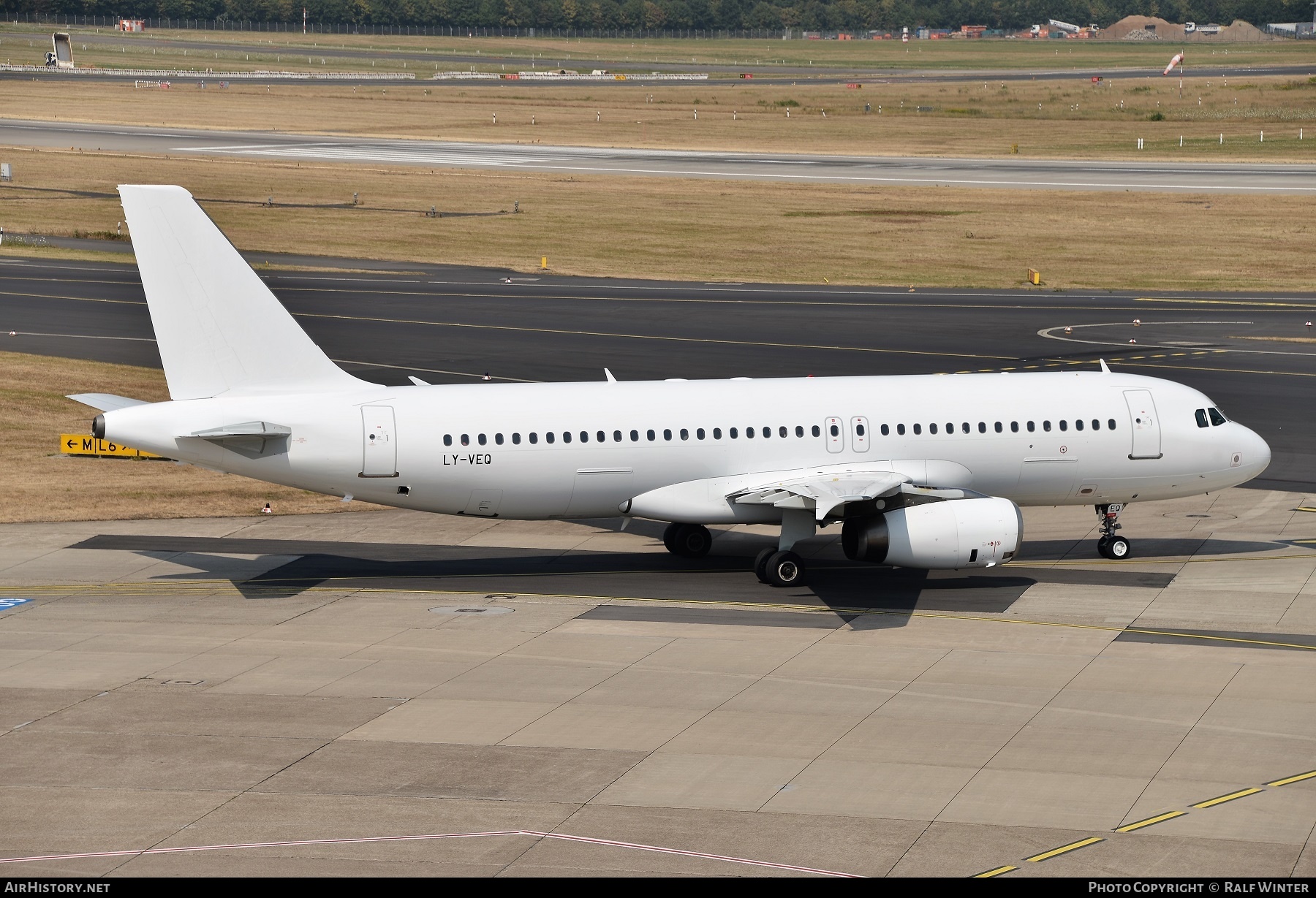 Aircraft Photo of LY-VEQ | Airbus A320-232 | AirHistory.net #306225