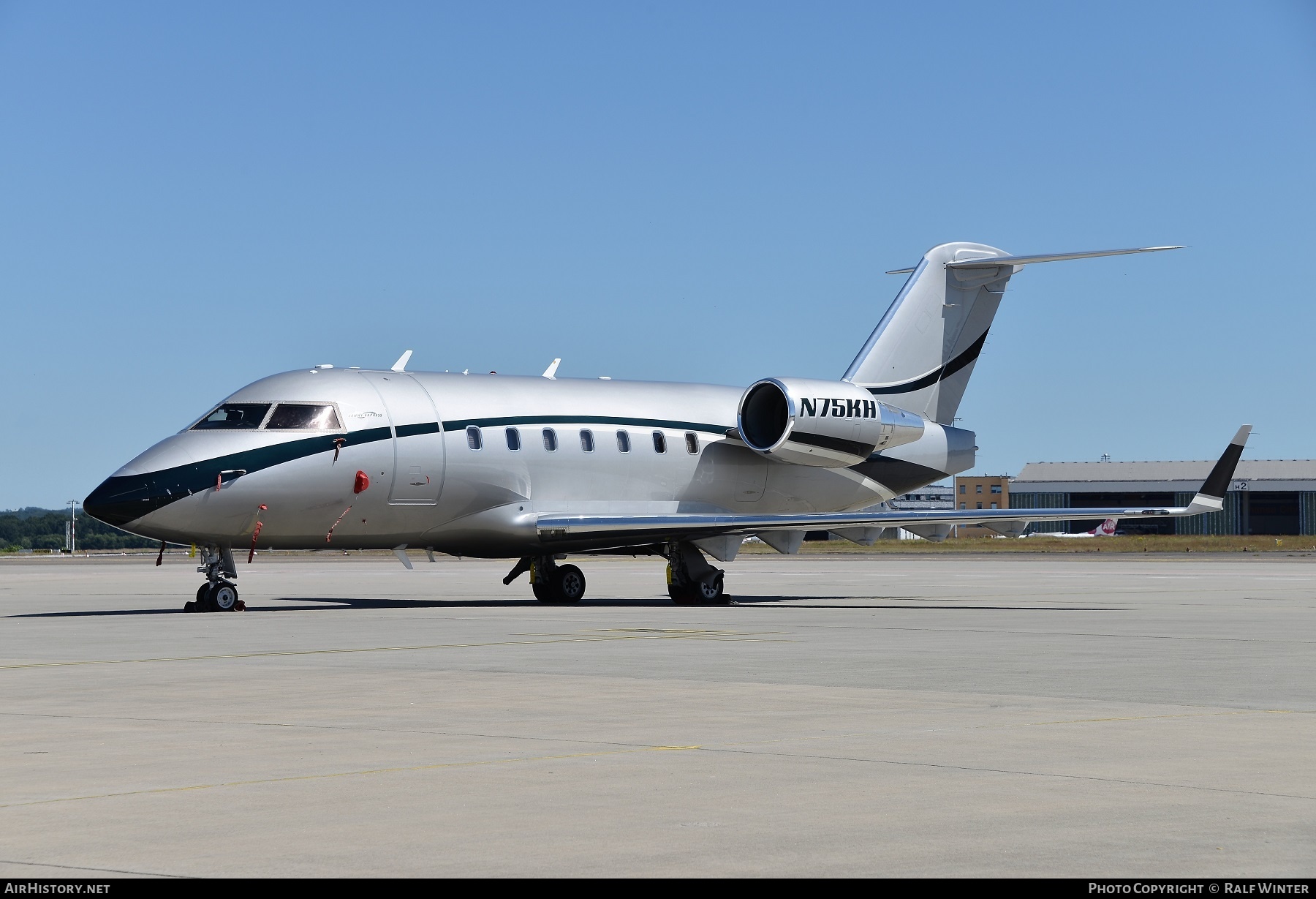 Aircraft Photo of N75KH | Bombardier Challenger 604 (CL-600-2B16) | AirHistory.net #306230