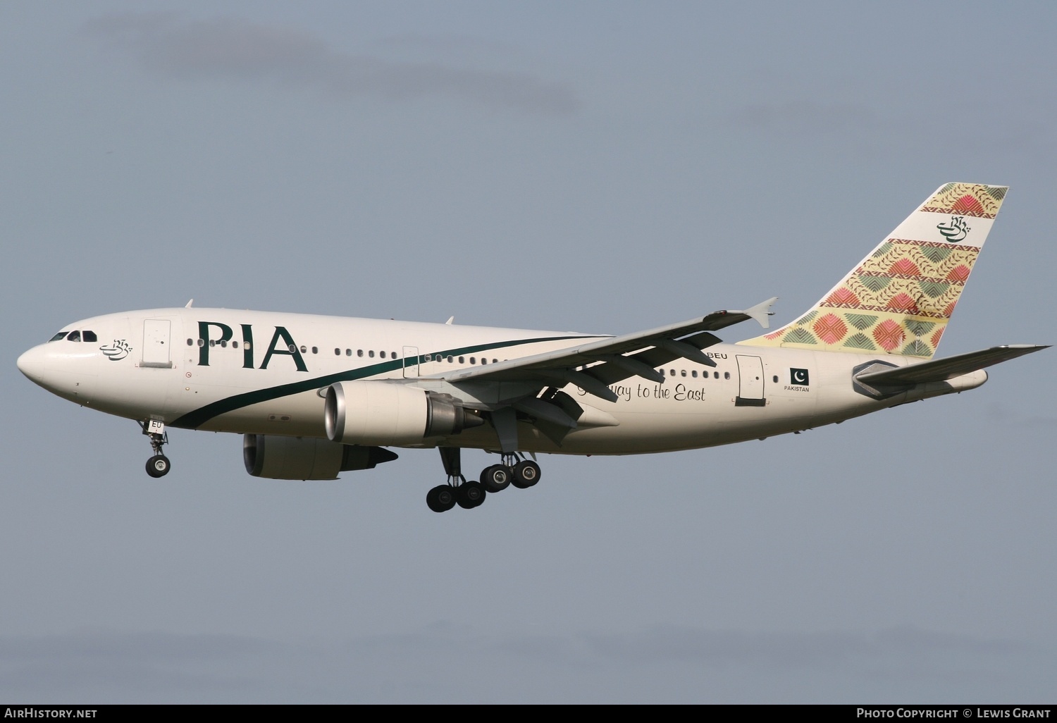 Aircraft Photo of AP-BEU | Airbus A310-308 | Pakistan International Airlines - PIA | AirHistory.net #306677