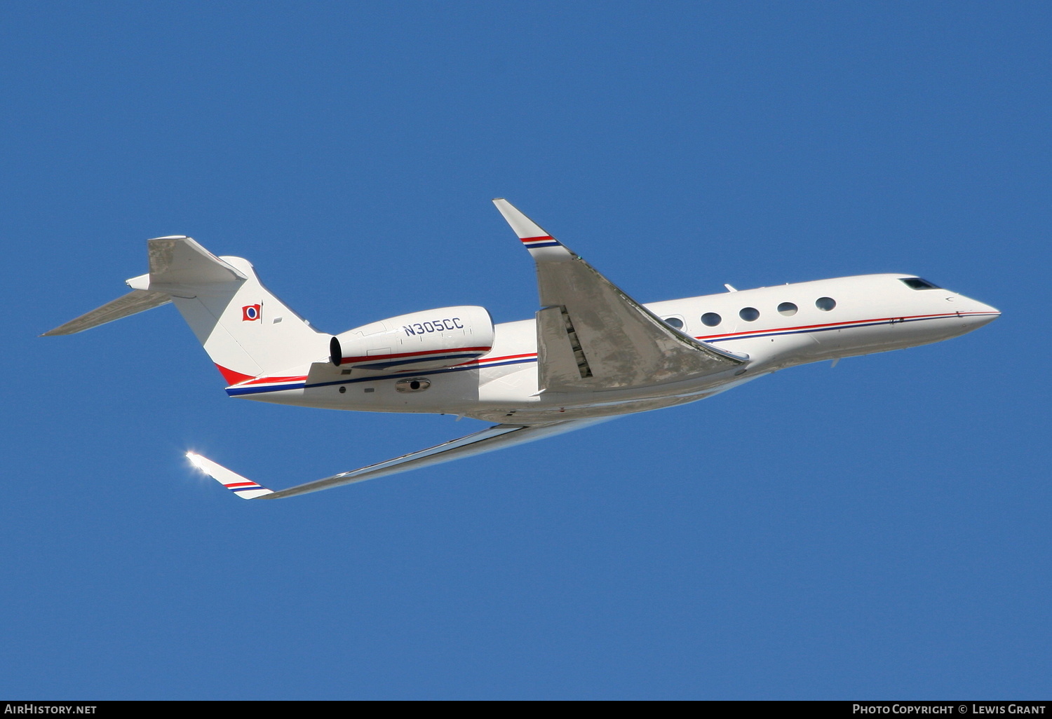 Aircraft Photo of N305CC | Bombardier Global Express (BD-700-1A10) | Carnival Corporation | AirHistory.net #306682