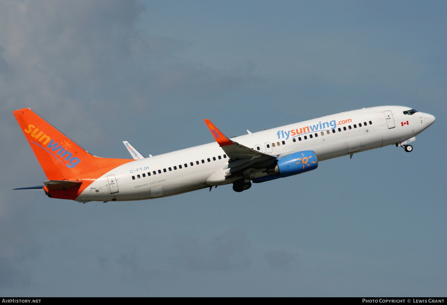 Aircraft Photo of C-FTJH | Boeing 737-8BK | Sunwing Airlines | AirHistory.net #306925