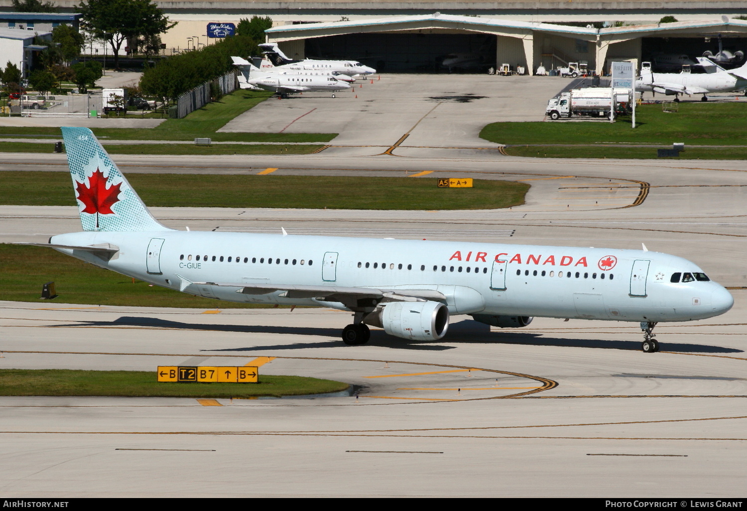 Aircraft Photo of C-GIUE | Airbus A321-211 | Air Canada | AirHistory.net #306929