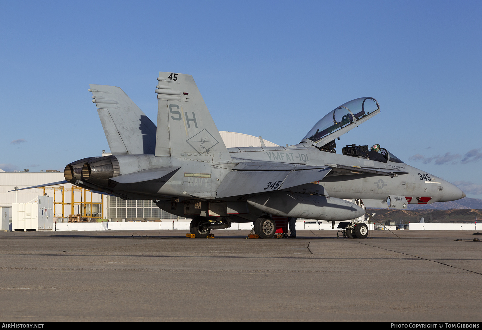 Aircraft Photo of 164672 | McDonnell Douglas F/A-18D Hornet | USA - Marines | AirHistory.net #307102