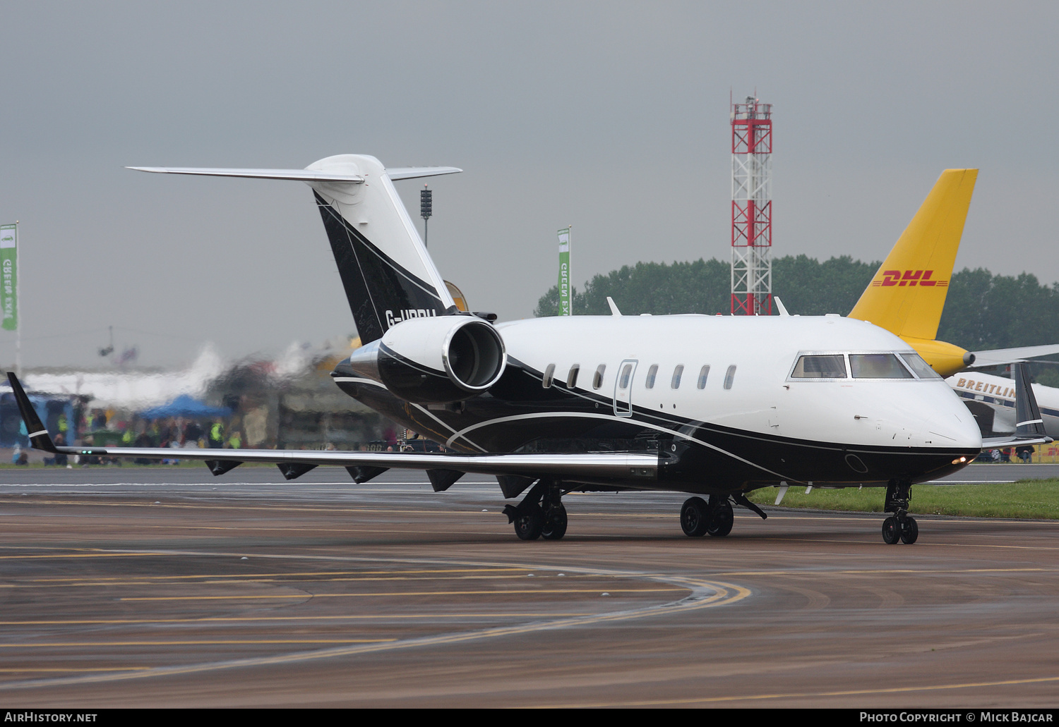 Aircraft Photo of G-URRU | Bombardier Challenger 604 (CL-600-2B16) | AirHistory.net #307188