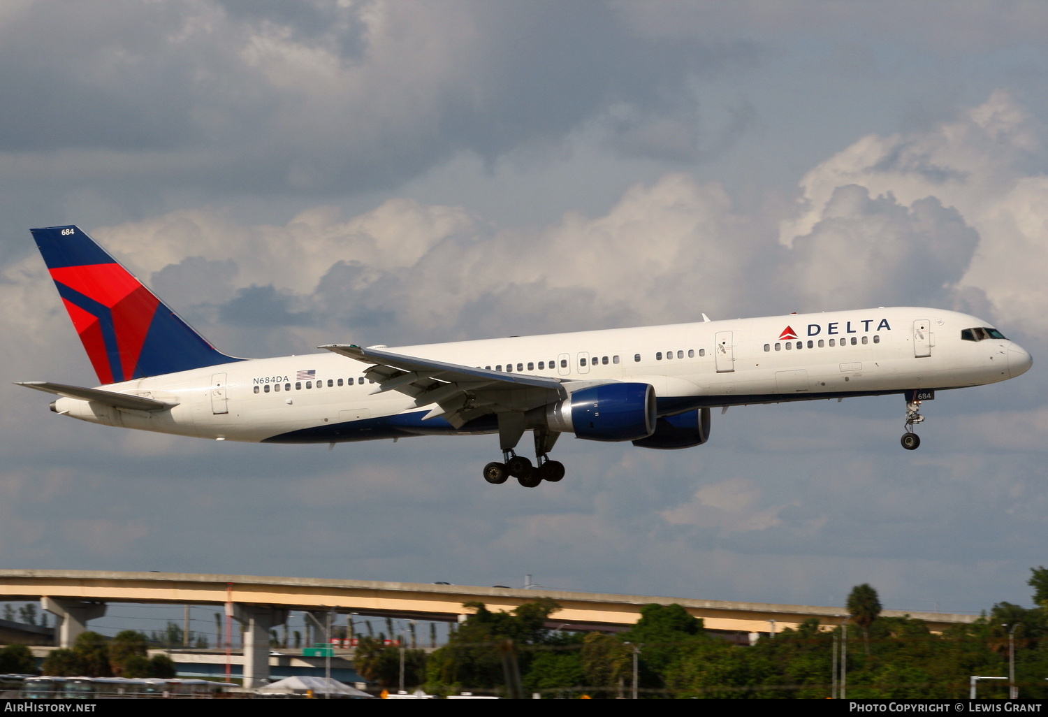 Aircraft Photo of N684DA | Boeing 757-232 | Delta Air Lines | AirHistory.net #307239