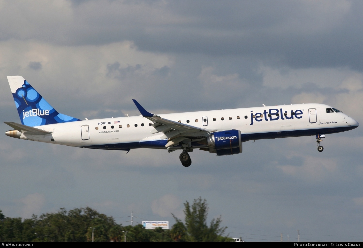 Aircraft Photo of N318JB | Embraer 190AR (ERJ-190-100IGW) | JetBlue Airways | AirHistory.net #307287