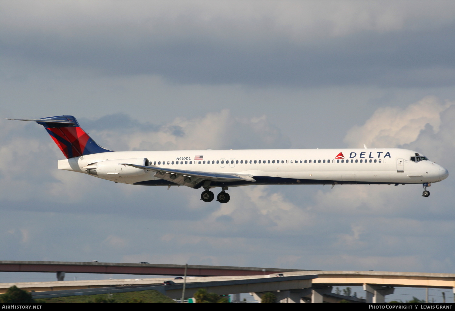 Aircraft Photo of N910DL | McDonnell Douglas MD-88 | Delta Air Lines | AirHistory.net #307289