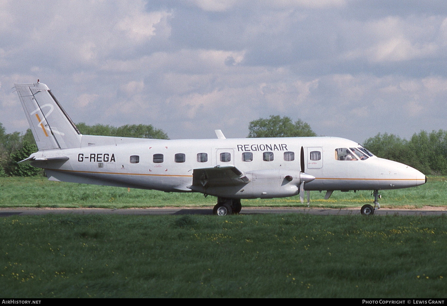 Aircraft Photo of G-REGA | Embraer EMB-110P1 Bandeirante | RegionAir | AirHistory.net #307379