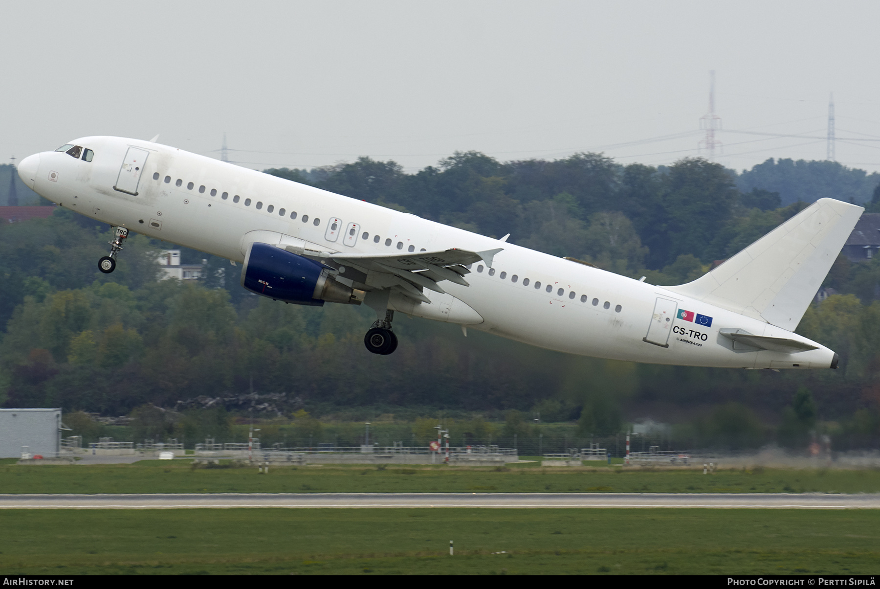 Aircraft Photo of CS-TRO | Airbus A320-214 | White Airways | AirHistory.net #307567
