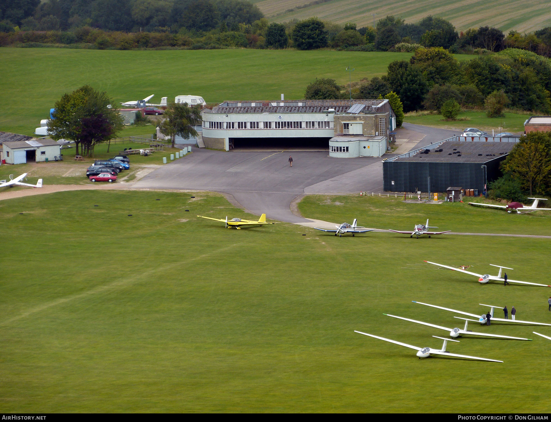 Airport photo of Dunstable Downs in England, United Kingdom | AirHistory.net #307696