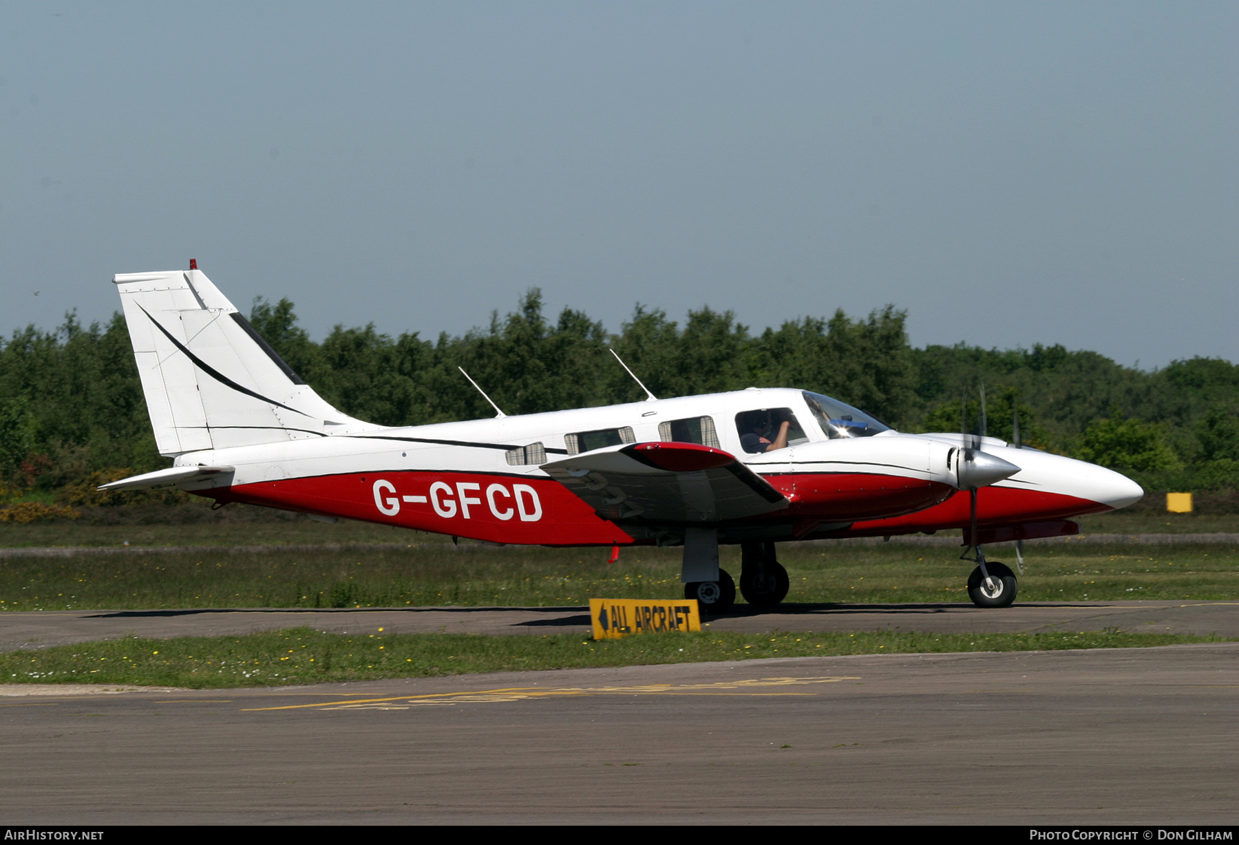 Aircraft Photo of G-GFCD | Piper PA-34-220T Seneca III | AirHistory.net #307992