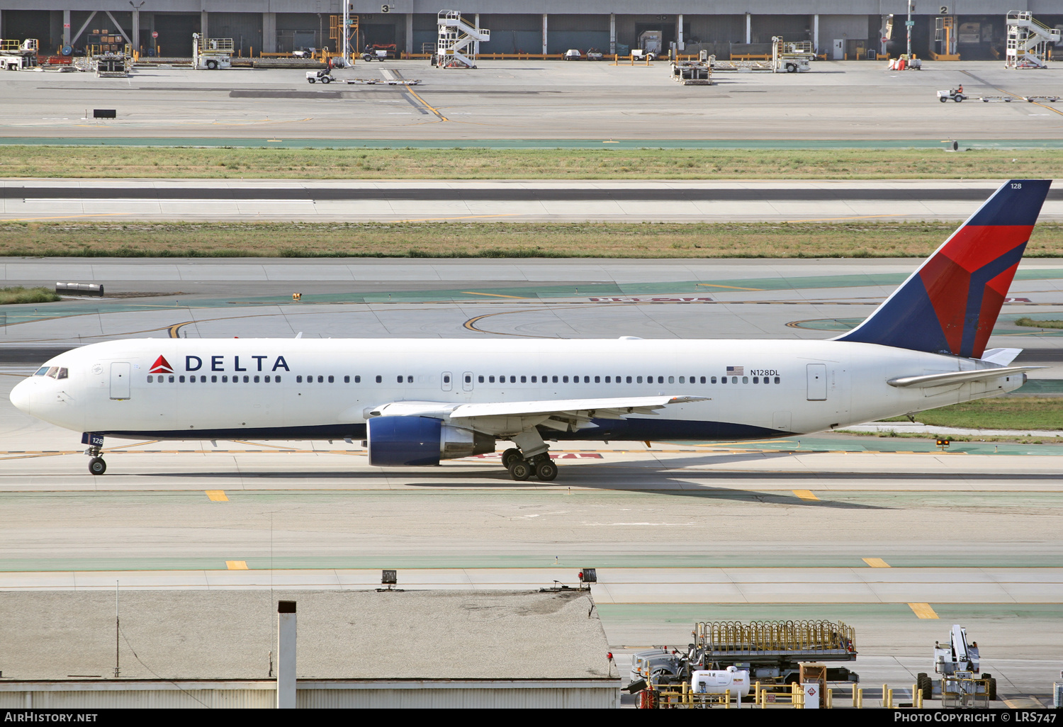 Aircraft Photo of N128DL | Boeing 767-332 | Delta Air Lines | AirHistory.net #308013