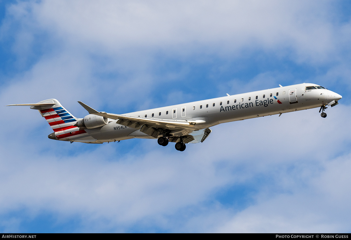 Aircraft Photo of N954LR | Bombardier CRJ-900LR (CL-600-2D24) | American Eagle | AirHistory.net #308280