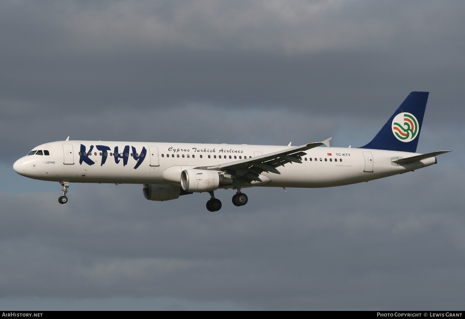 Aircraft Photo of TC-KTY | Airbus A321-211 | KTHY Kibris Türk Hava Yollari - Cyprus Turkish Airlines | AirHistory.net #308335