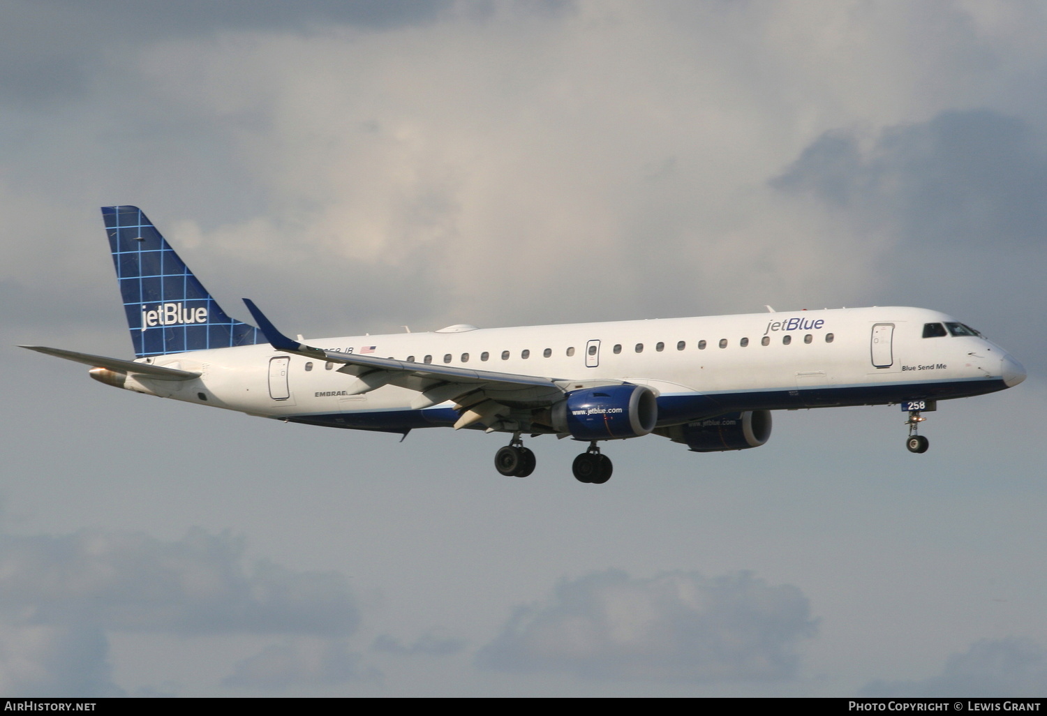 Aircraft Photo of N258JB | Embraer 190AR (ERJ-190-100IGW) | JetBlue Airways | AirHistory.net #308385