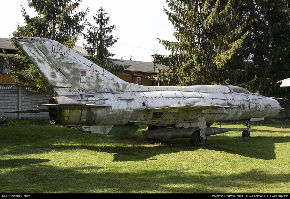 Aircraft Photo of 2401 | Mikoyan-Gurevich MiG-21PF | Poland - Air Force | AirHistory.net #308986