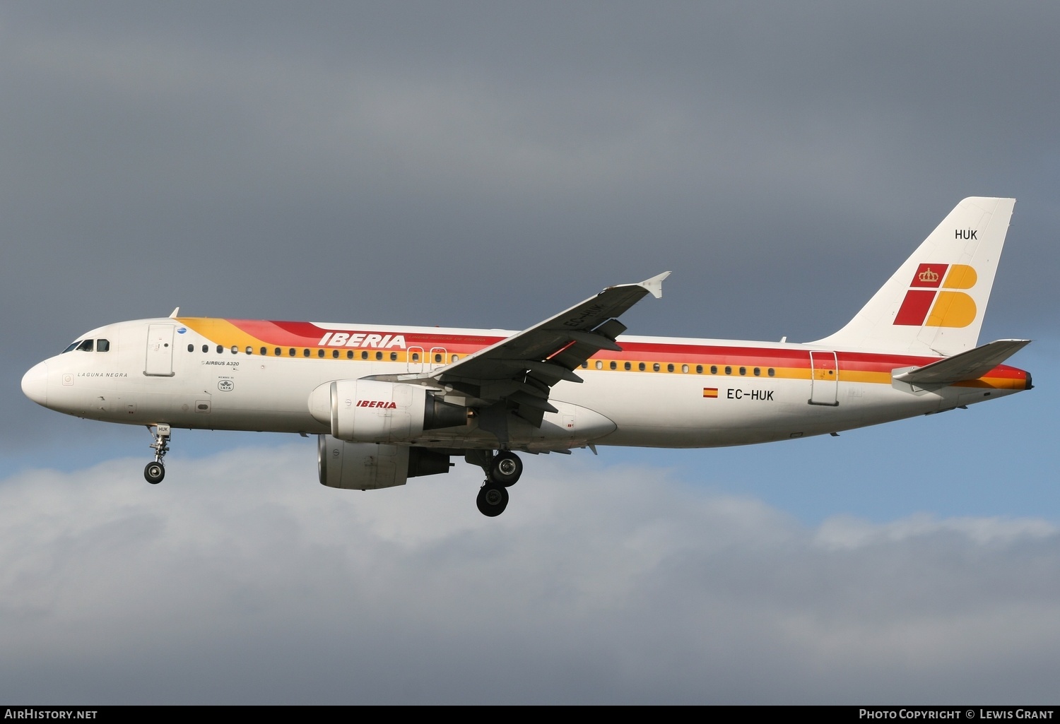 Aircraft Photo of EC-HUK | Airbus A320-214 | Iberia | AirHistory.net #309095