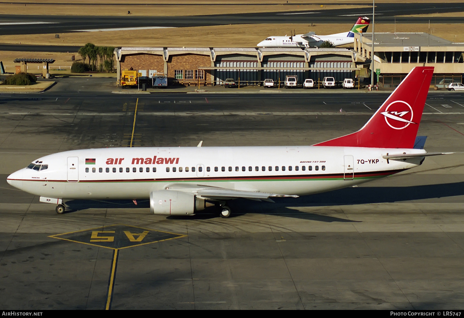Aircraft Photo of 7Q-YKP | Boeing 737-33A | Air Malawi | AirHistory.net #309101
