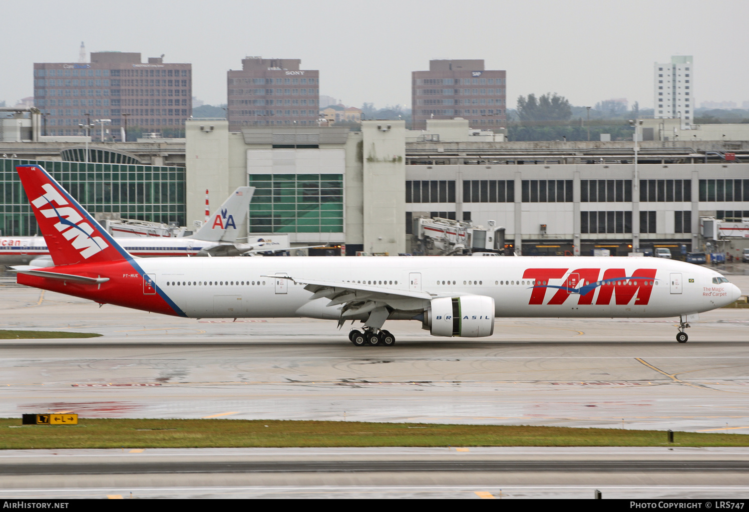 Aircraft Photo of PT-MUE | Boeing 777-32W/ER | TAM Linhas Aéreas | AirHistory.net #309261