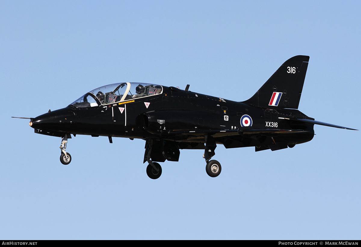 Aircraft Photo of XX316 | British Aerospace Hawk T.1A | UK - Air Force | AirHistory.net #309351