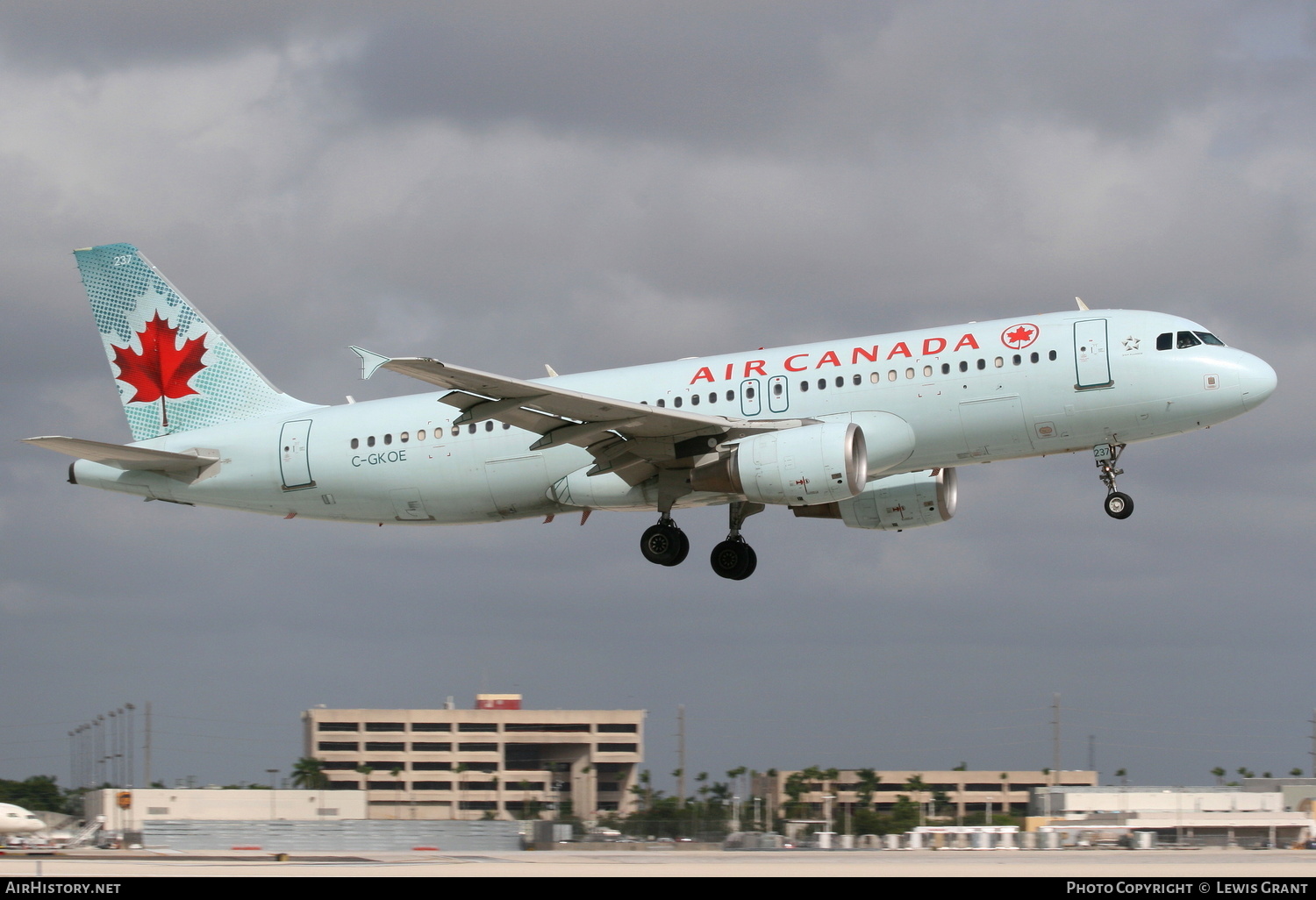 Aircraft Photo of C-GKOE | Airbus A320-214 | Air Canada | AirHistory.net #309435