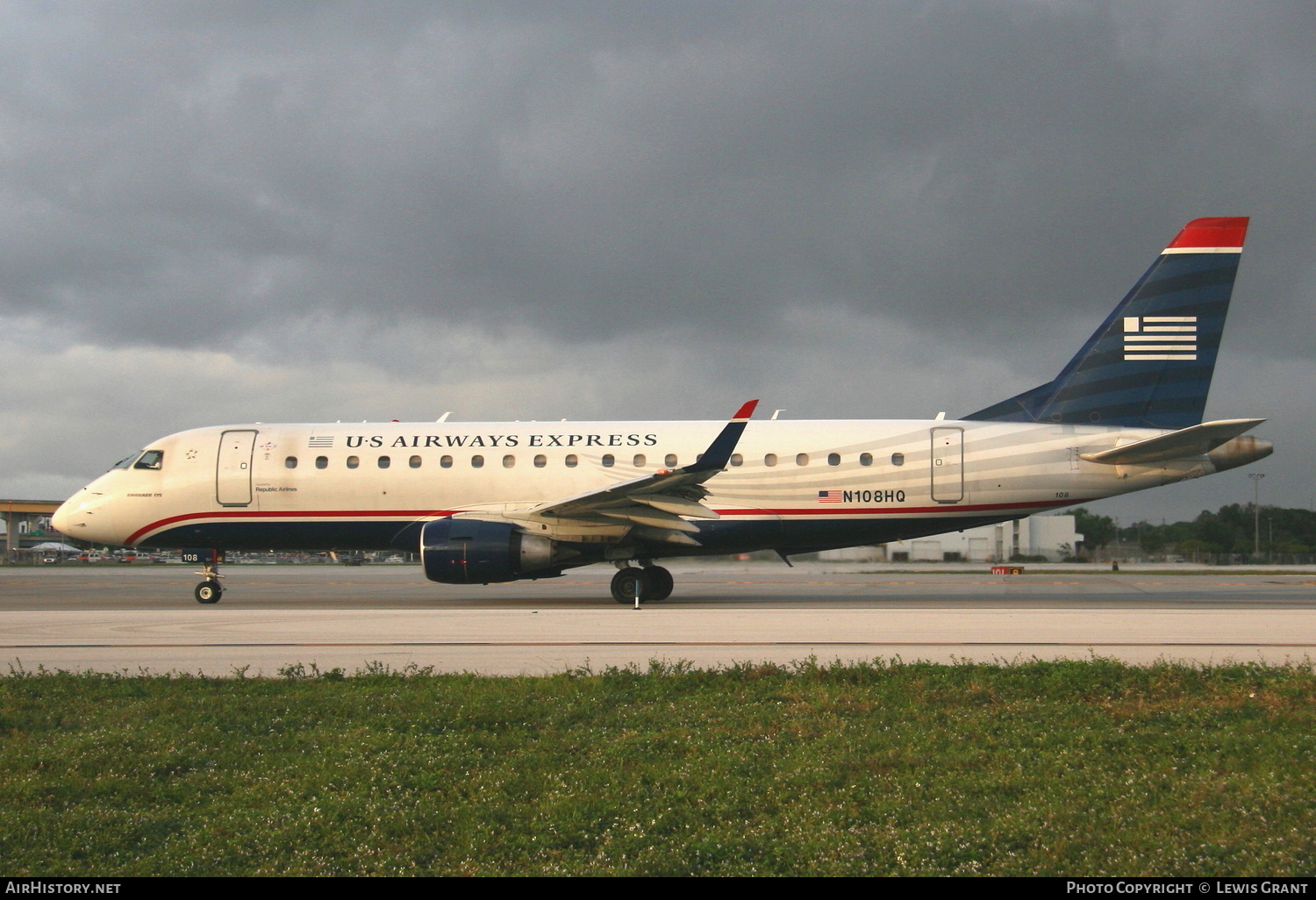 Aircraft Photo of N108HQ | Embraer 175LR (ERJ-170-200LR) | US Airways Express | AirHistory.net #309451