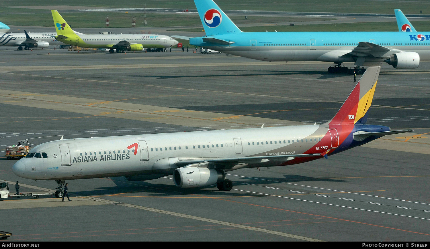 Aircraft Photo of HL7763 | Airbus A321-231 | Asiana Airlines | AirHistory.net #309563