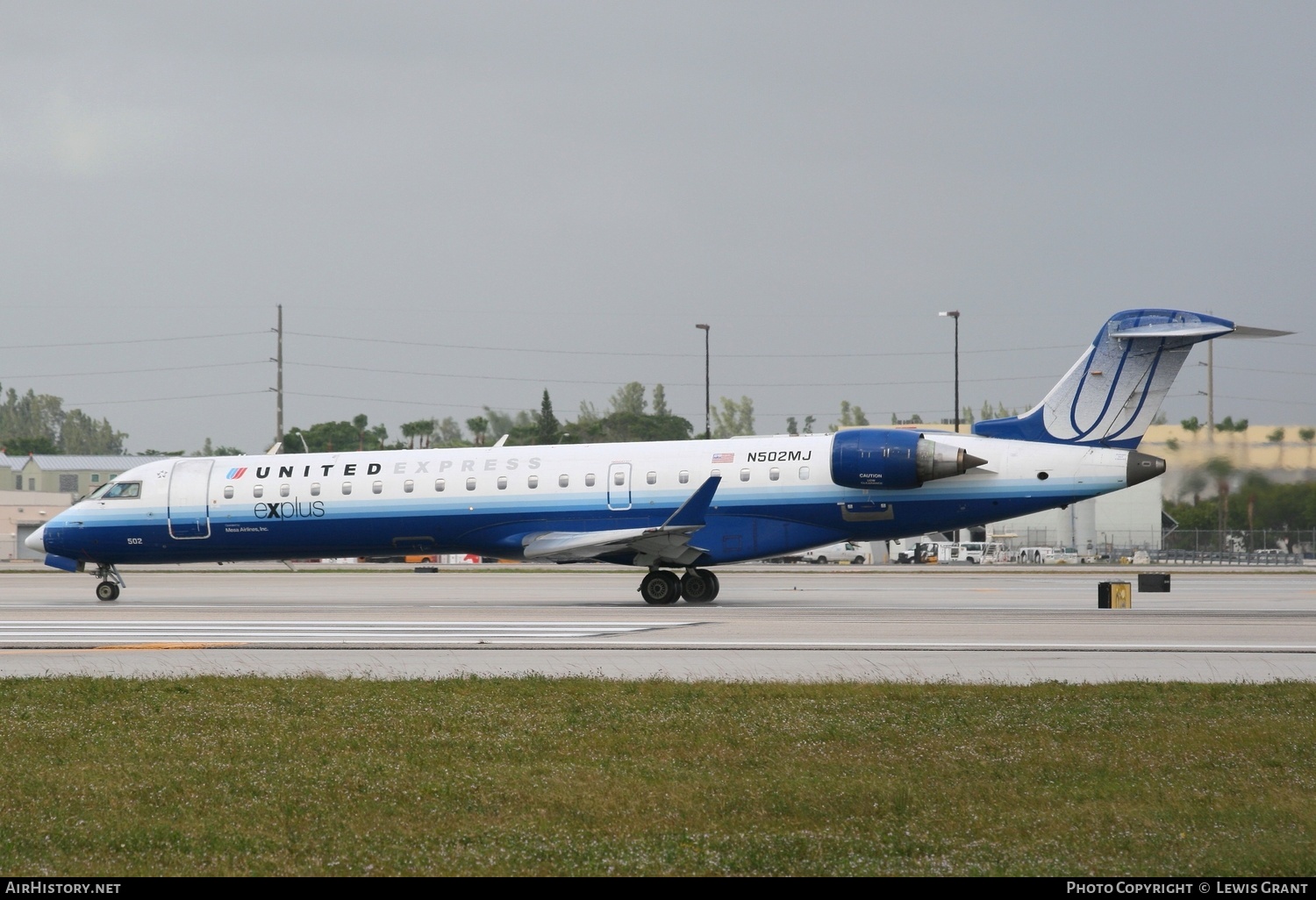 Aircraft Photo of N502MJ | Bombardier CRJ-701ER (CL-600-2C10) | United Express | AirHistory.net #309703