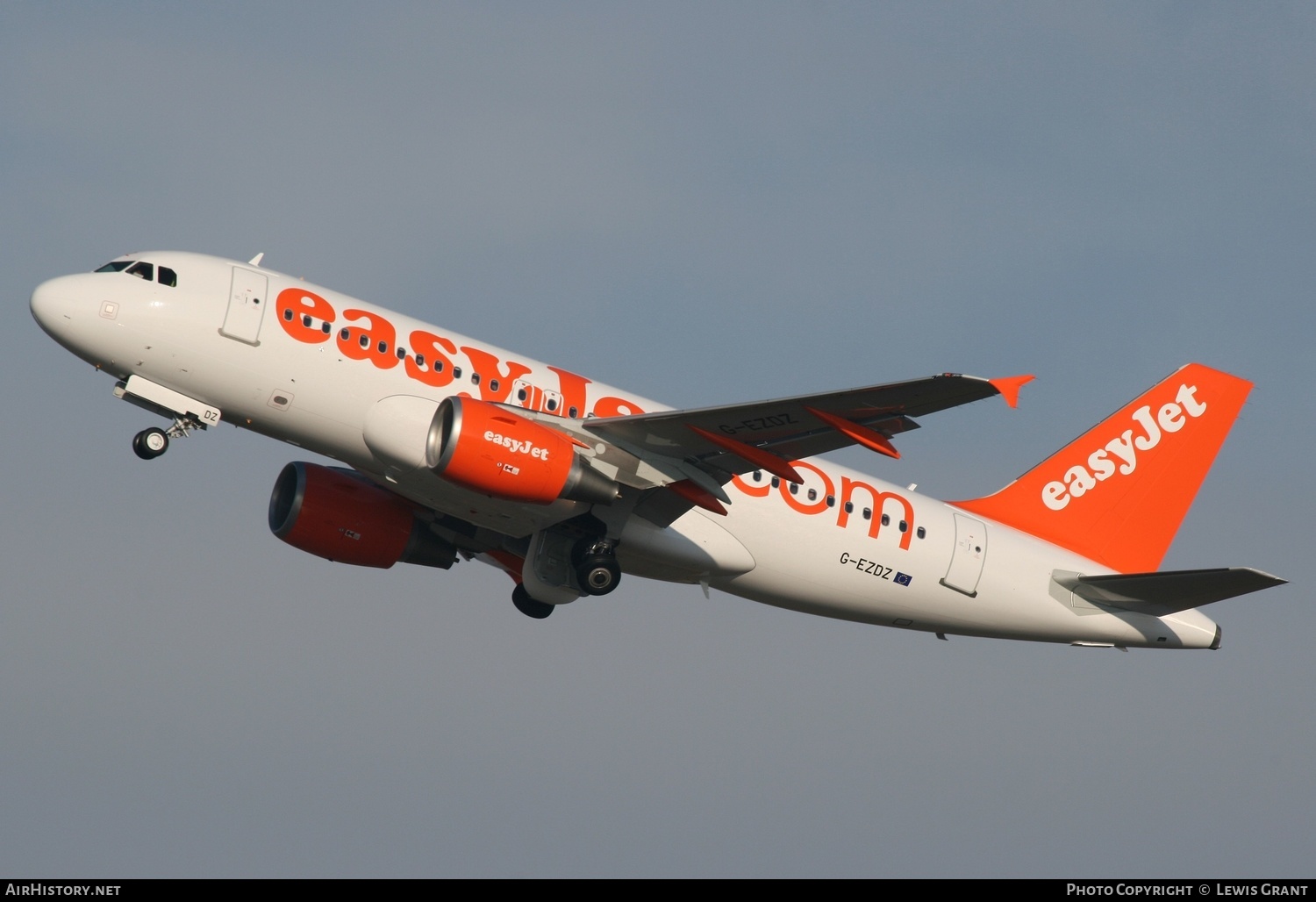 Aircraft Photo of G-EZDZ | Airbus A319-111 | EasyJet | AirHistory.net #309710