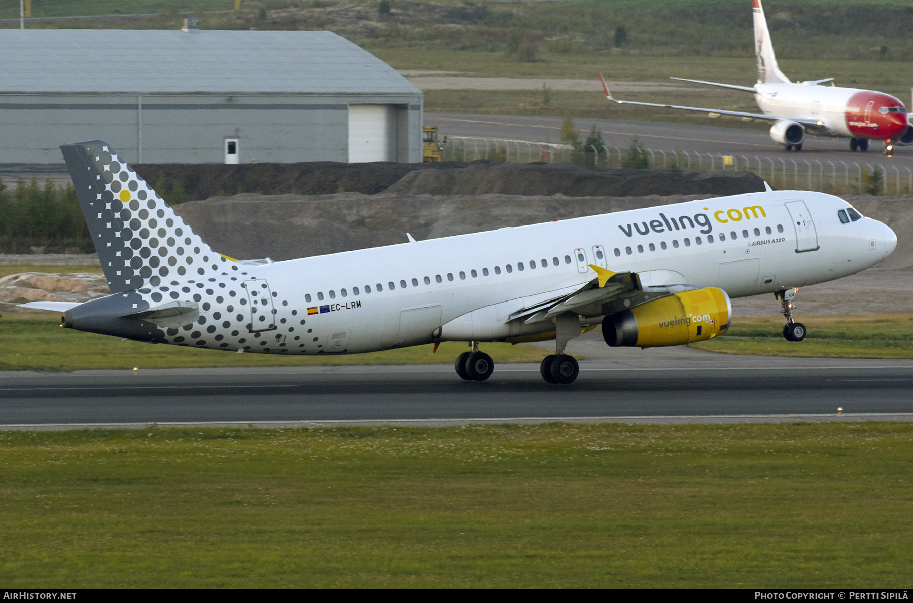 Aircraft Photo of EC-LRM | Airbus A320-232 | Vueling Airlines | AirHistory.net #309966