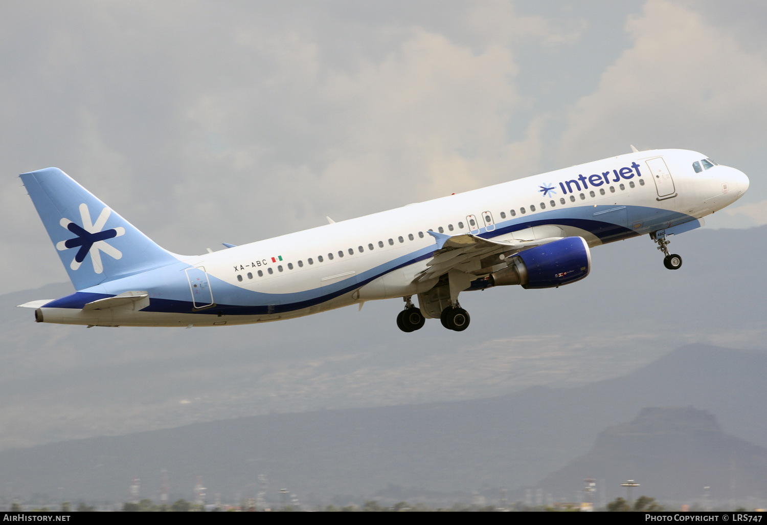 Aircraft Photo of XA-ABC | Airbus A320-214 | Interjet | AirHistory.net #310360