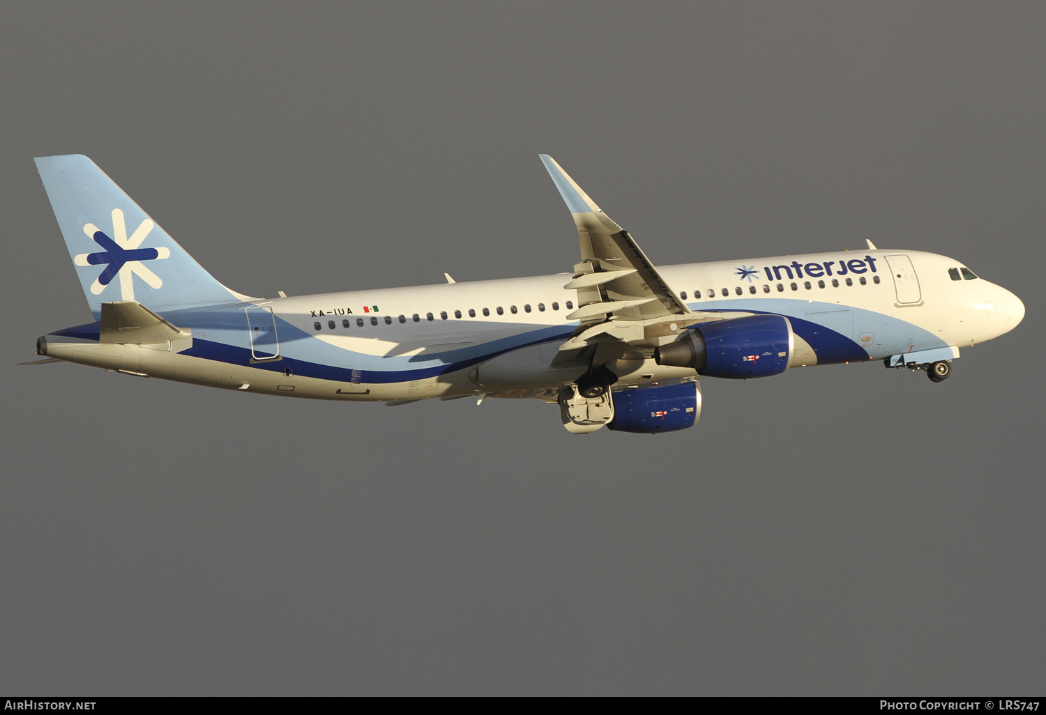 Aircraft Photo of XA-IUA | Airbus A320-214 | Interjet | AirHistory.net #310363