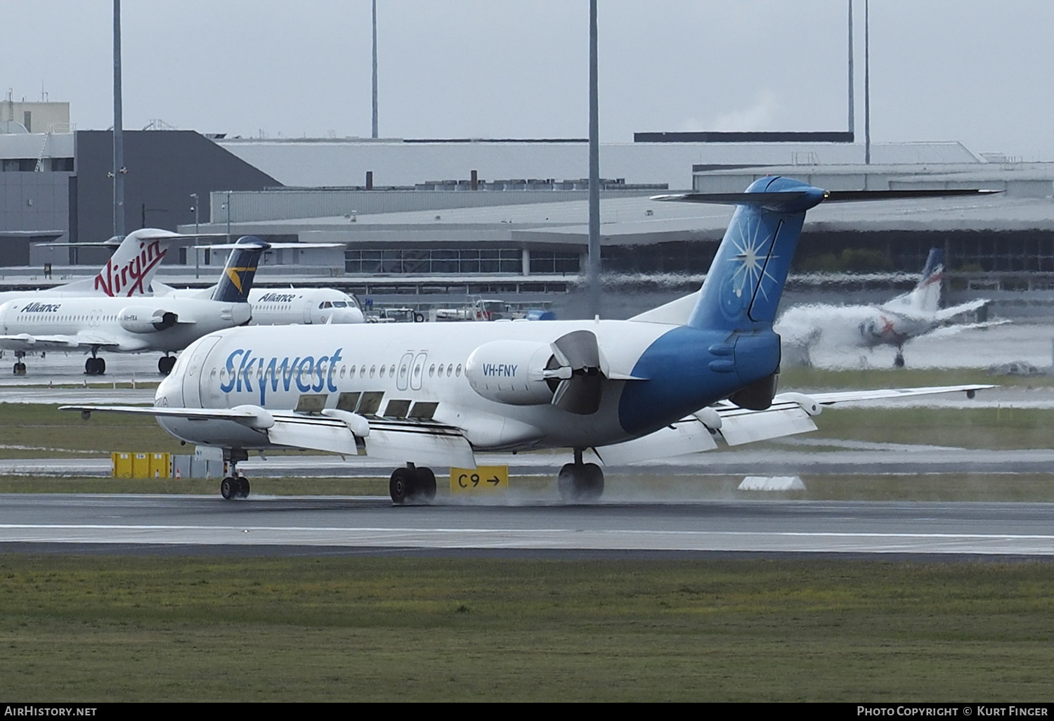 Aircraft Photo of VH-FNY | Fokker 100 (F28-0100) | Skywest Airlines | AirHistory.net #310527