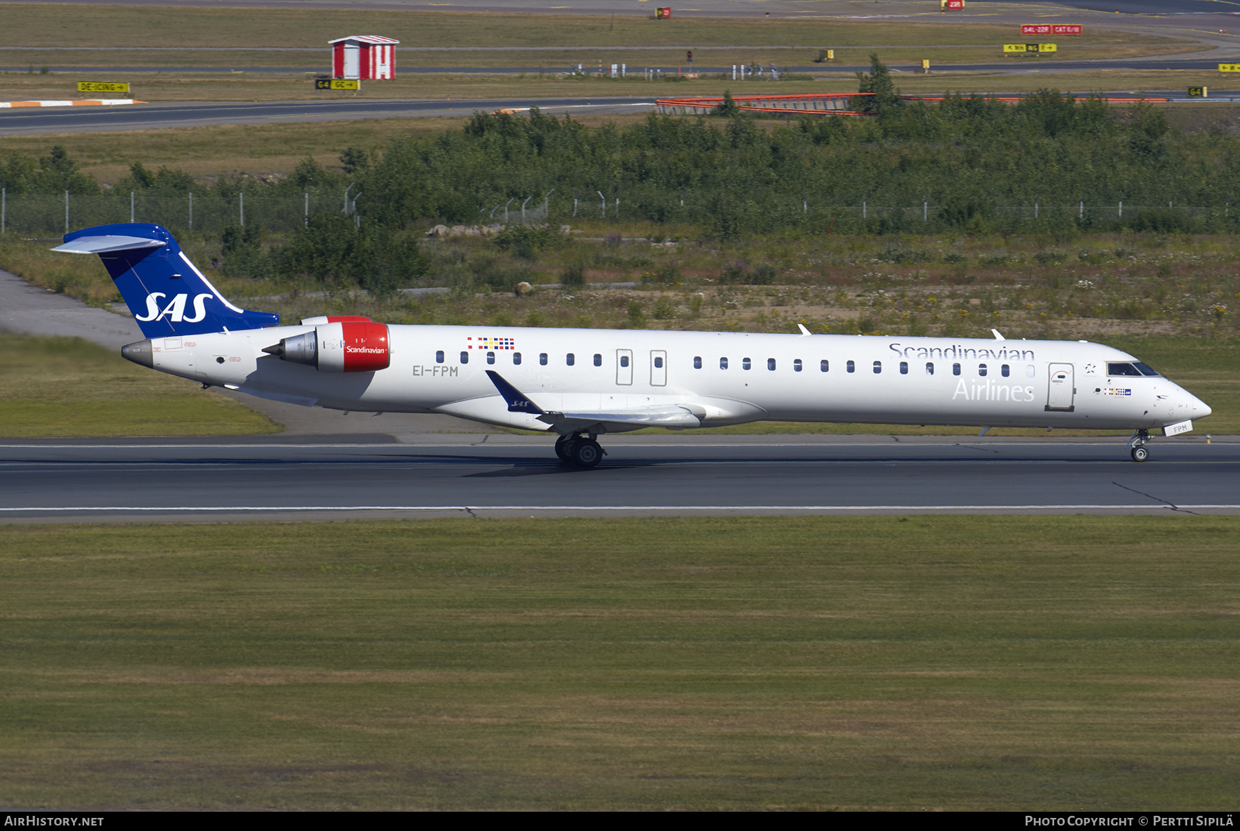 Aircraft Photo of EI-FPM | Bombardier CRJ-900LR (CL-600-2D24) | Scandinavian Airlines - SAS | AirHistory.net #310574