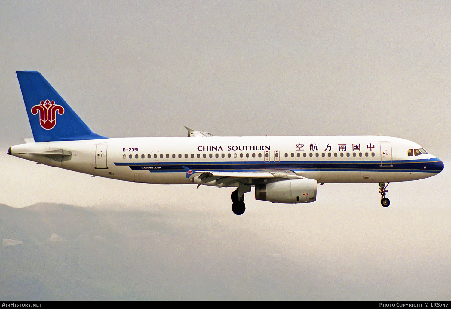 Aircraft Photo of B-2351 | Airbus A320-232 | China Southern Airlines | AirHistory.net #310668