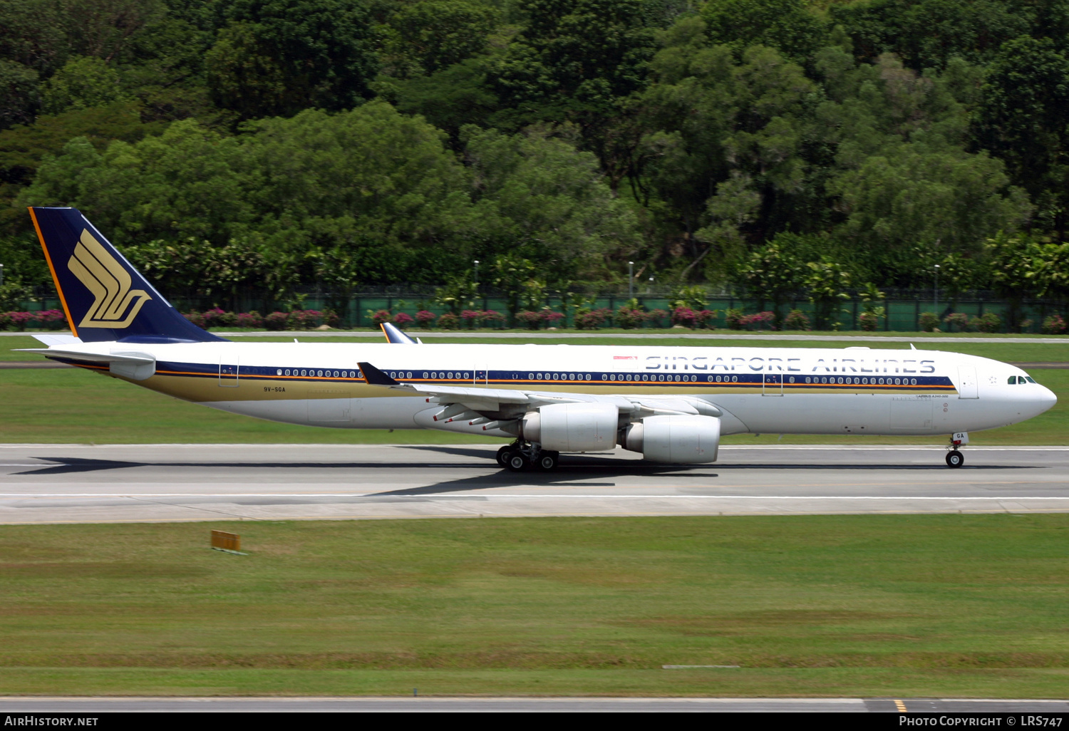 Aircraft Photo of 9V-SGA | Airbus A340-541 | Singapore Airlines | AirHistory.net #310751