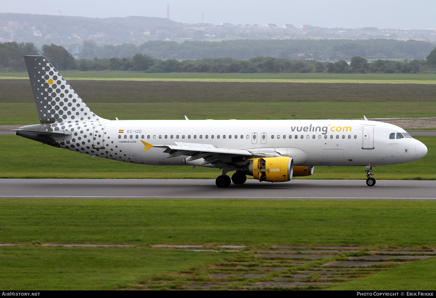 Aircraft Photo of EC-IZD | Airbus A320-214 | Vueling Airlines | AirHistory.net #310753