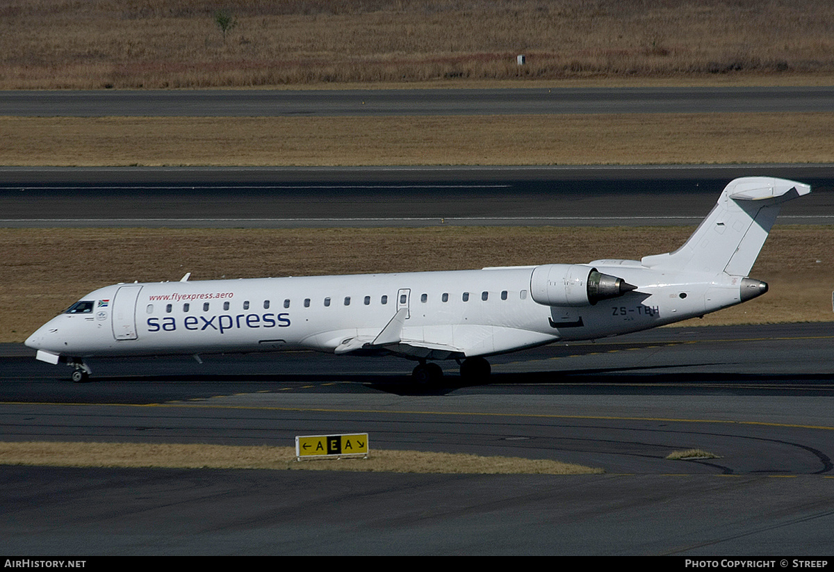Aircraft Photo of ZS-TBH | Bombardier CRJ-701 (CL-600-2C10) | South African Express Airways - SA Express | AirHistory.net #311368