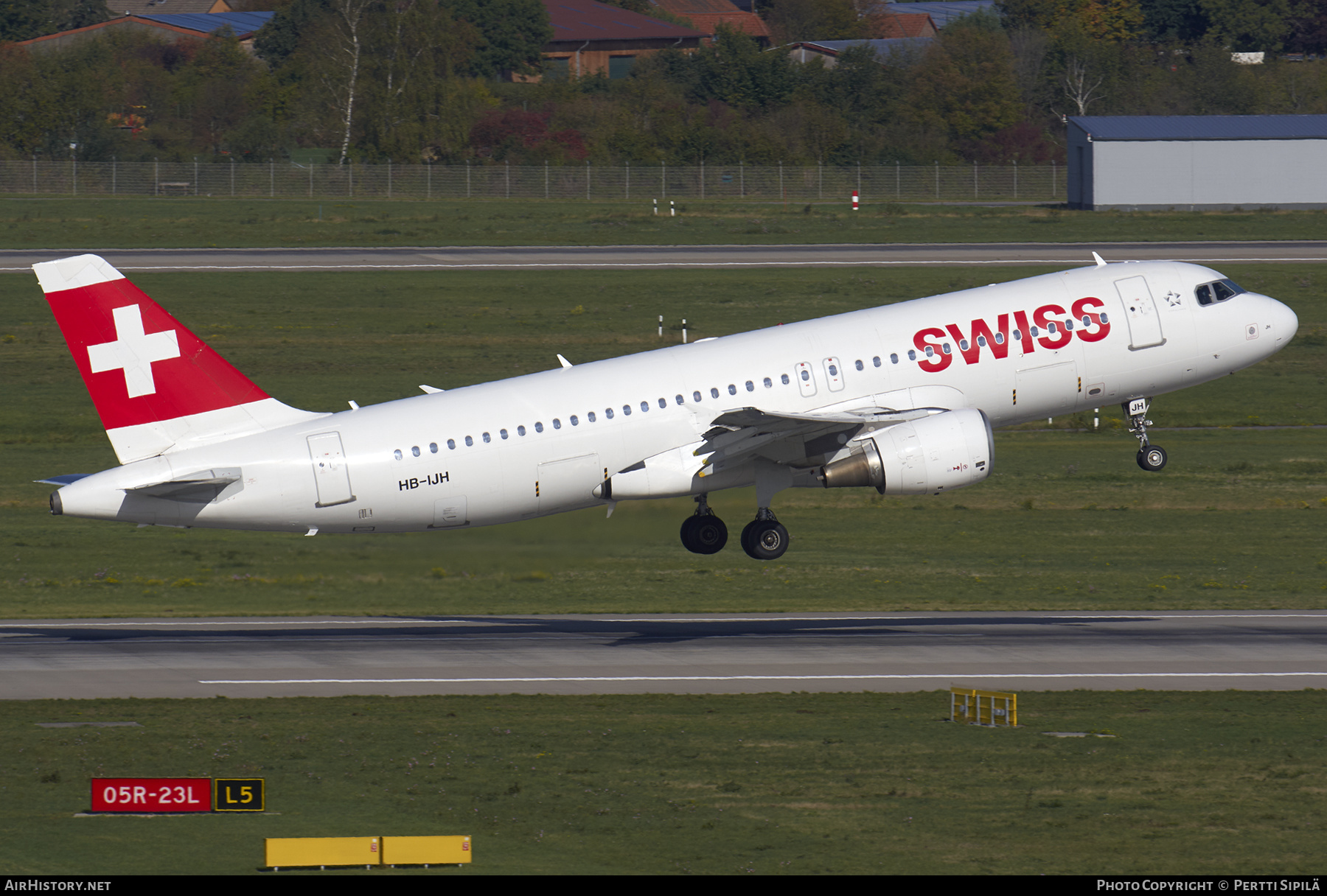 Aircraft Photo of HB-IJH | Airbus A320-214 | Swiss International Air Lines | AirHistory.net #311374