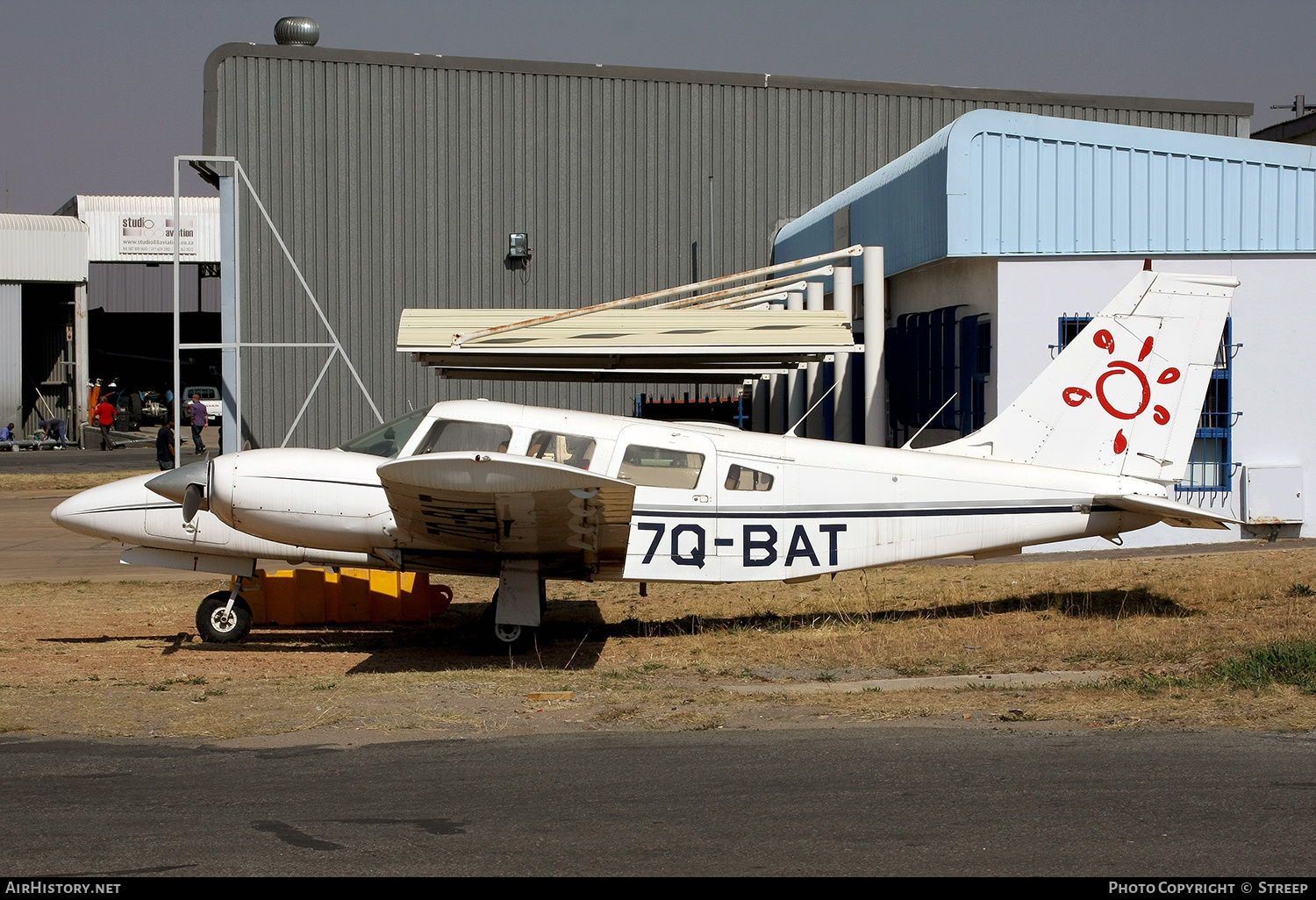 Aircraft Photo of 7Q-BAT | Piper PA-34-200T Seneca II | AirHistory.net #311385