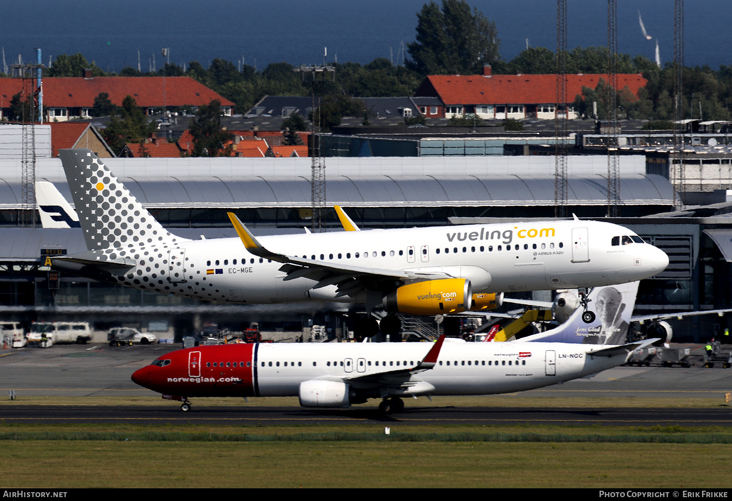 Aircraft Photo of EC-MGE | Airbus A320-232 | Vueling Airlines | AirHistory.net #311633
