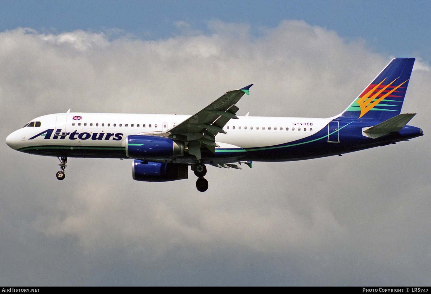 Aircraft Photo of G-VCED | Airbus A320-231 | Airtours International | AirHistory.net #312068