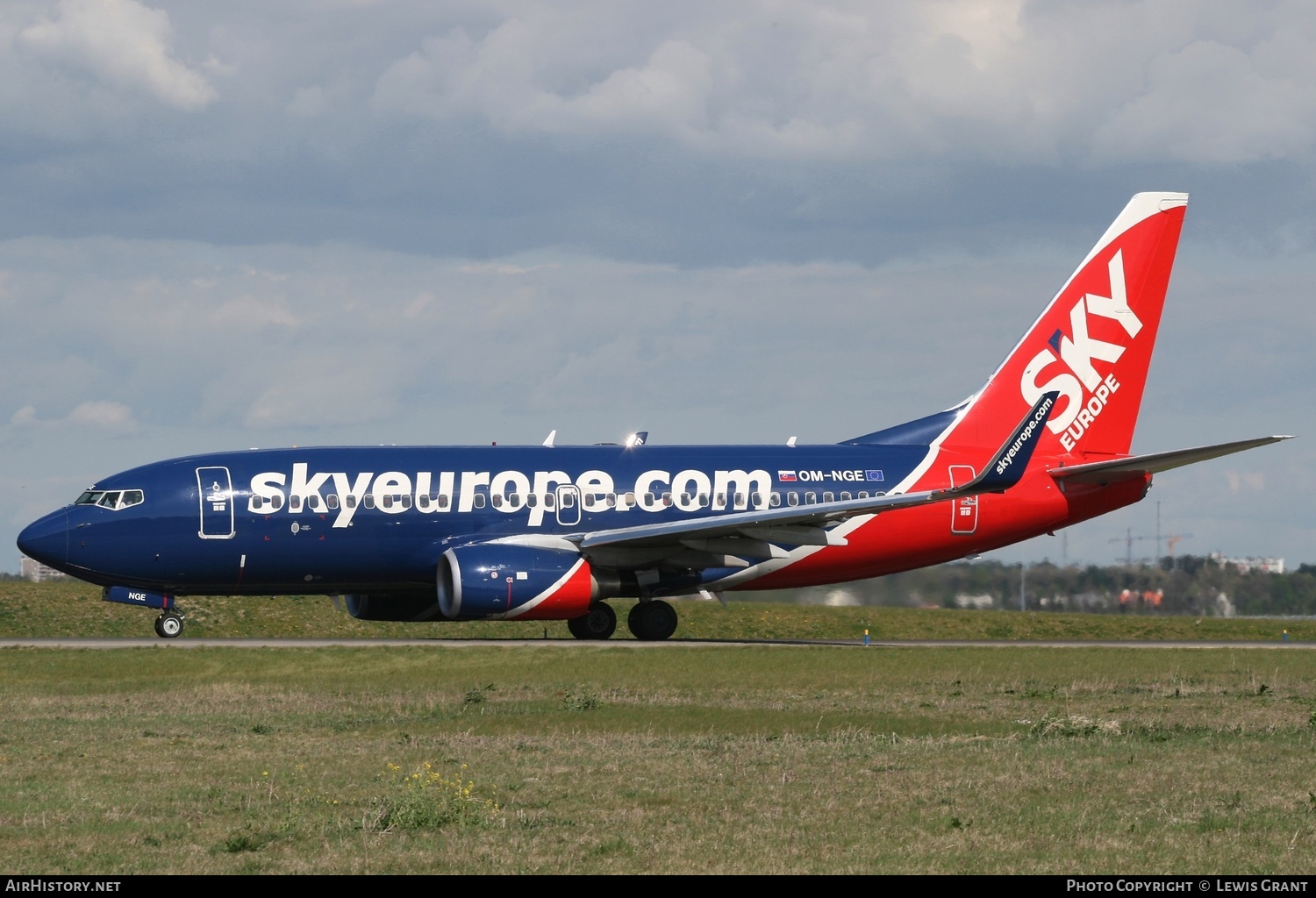 Aircraft Photo of OM-NGE | Boeing 737-76N | SkyEurope Airlines | AirHistory.net #312235