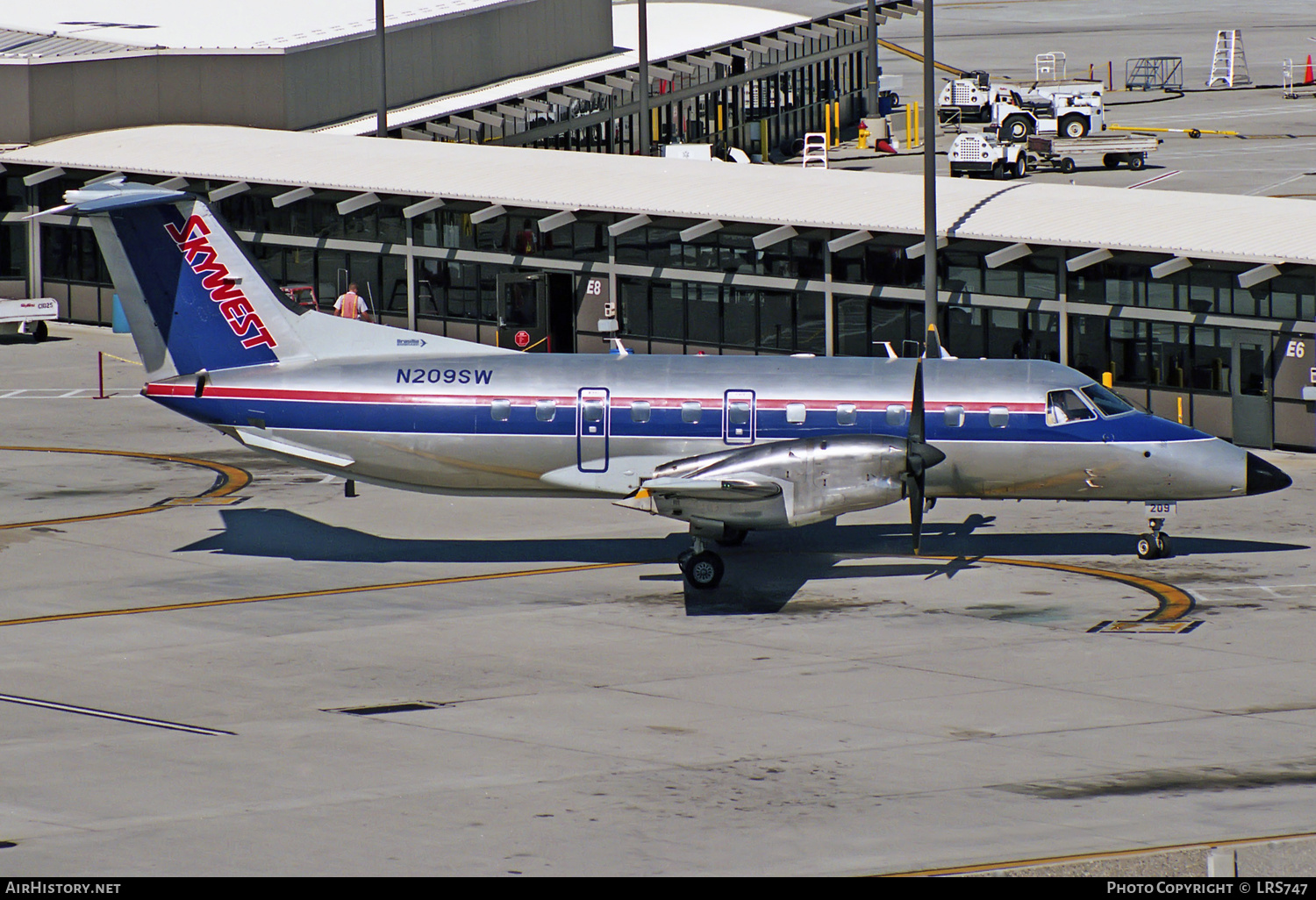 Aircraft Photo of N209SW | Embraer EMB-120ER Brasilia | SkyWest Airlines | AirHistory.net #312313