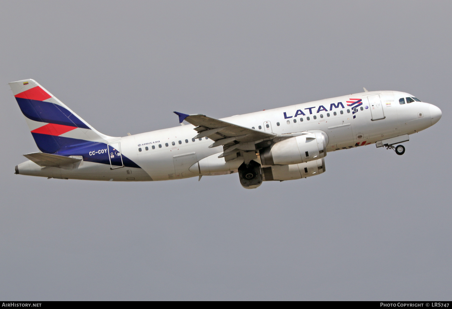 aircraft-photo-of-cc-coy-airbus-a319-132-latam-airlines