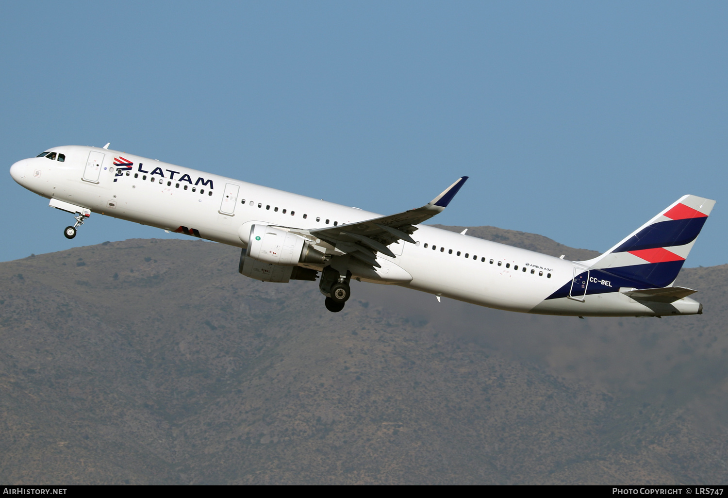 Aircraft Photo of CC-BEL | Airbus A321-211 | LATAM Airlines | AirHistory.net #312396