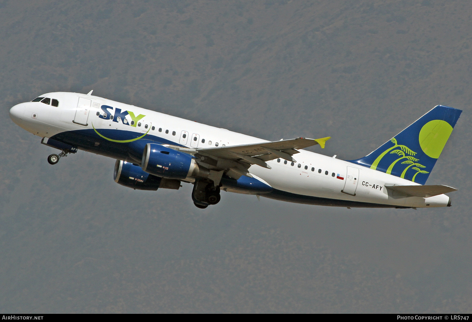 Aircraft Photo of CC-AFY | Airbus A319-111 | Sky Airline | AirHistory.net #312402